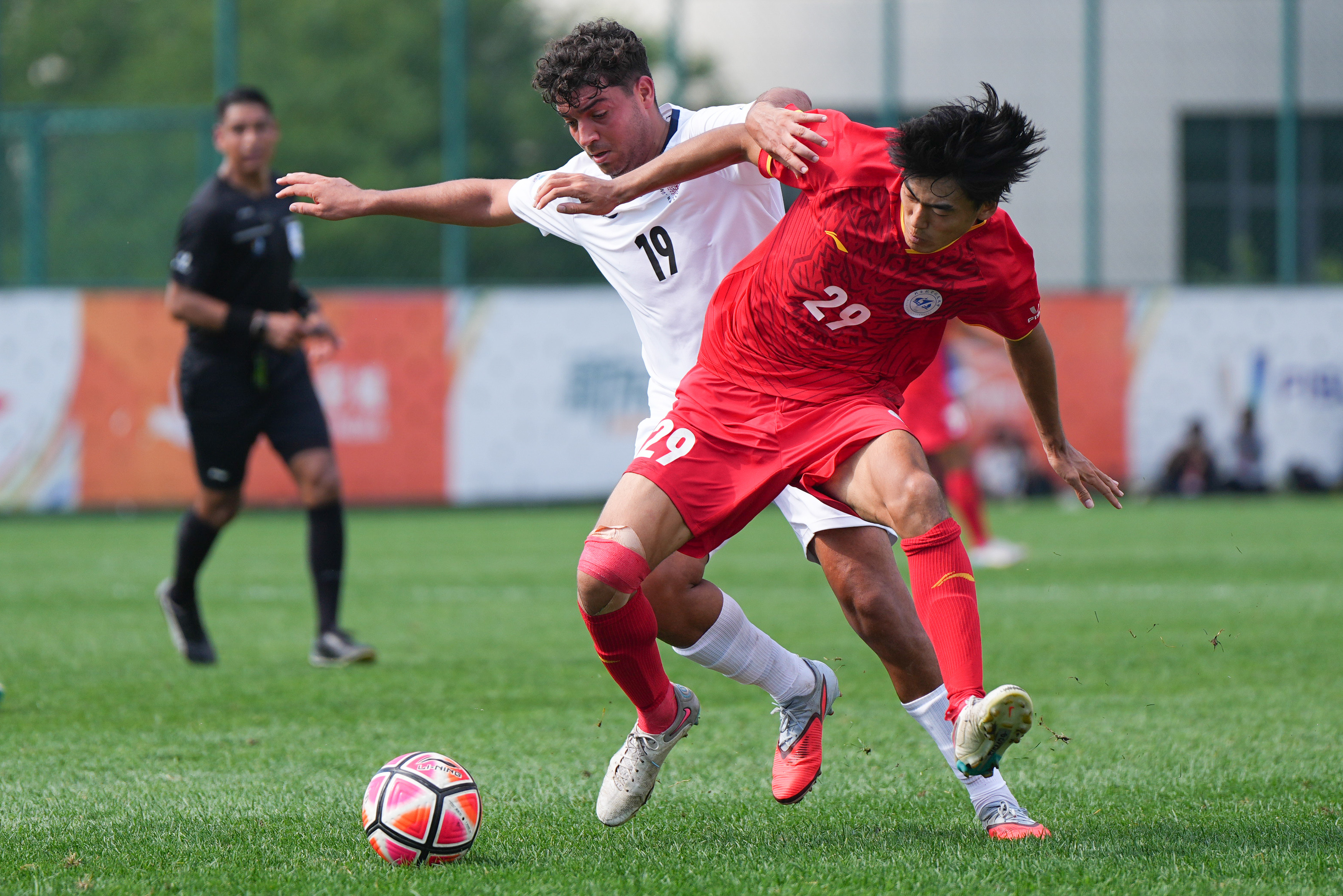 关于足球热血沸腾！国际赛场上演精彩较量的信息